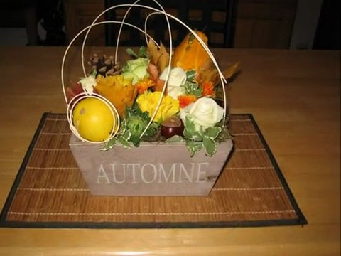 Voici des fruits, des fleurs, des feuilles et des branches.