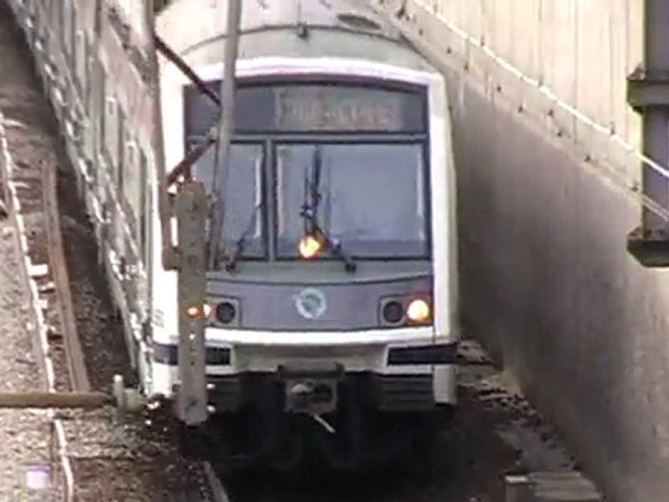 MI2N vient de quitter la gare de Vincennes sur la ligne A du RER