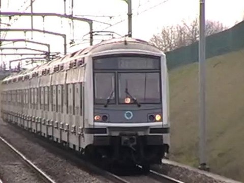 MI2N : Arrivée à la gare de Val d'Europe sur la ligne A du RER