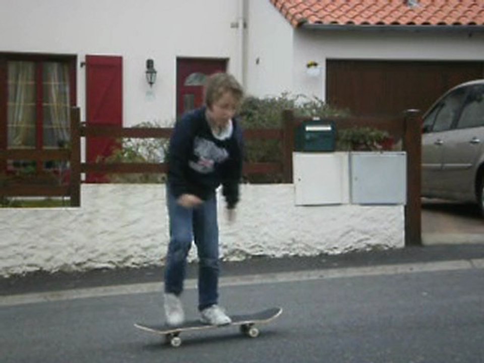 Skate: Olli ( Je commence Le Skate =)  )