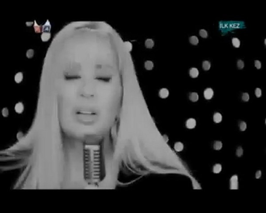 Salim Dündar & Zerrin Özer - AYRILDIK video klip 2010 HQ