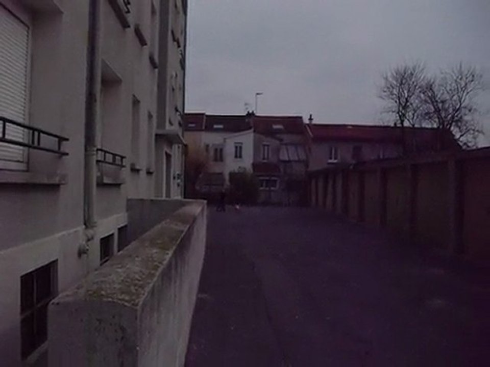 Théo sur son vélo 17.03.10