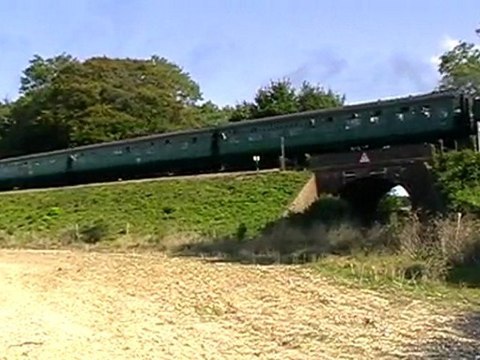 steam no 92212+34007 on the watercress line on 12/9/2009