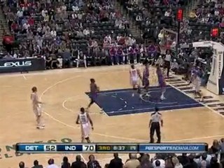 Roy Hibbert does a fancy spin move to finish the break with