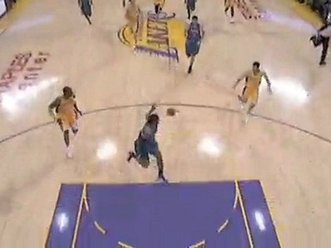 Jordan Farmar passes to Kobe Bryant who throws a behind-the-