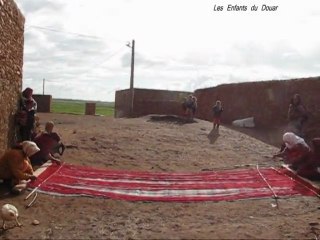 Maroc Préparation d'un tapis artisanal