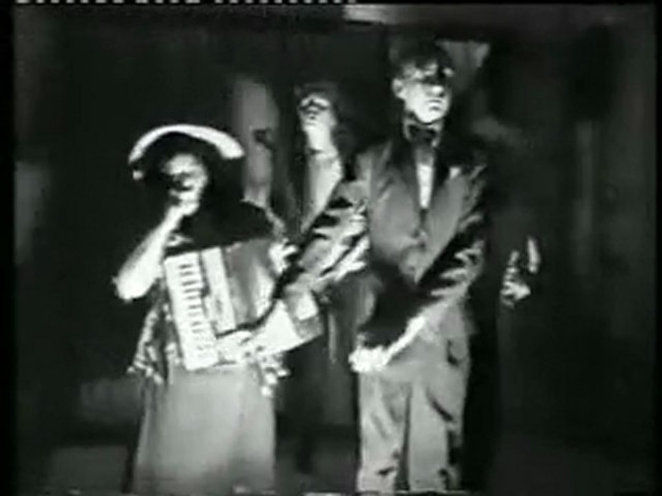 danseurs musiciens sur le plancher