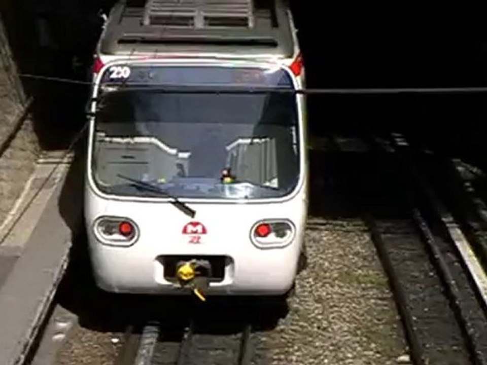 MCL80 : A la station Croix Paquet sur la ligne C du métro de Lyon