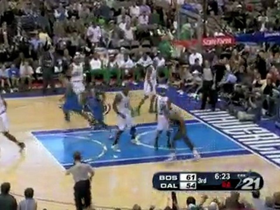 Caron Butler drives to the basket and finishes with an amazi