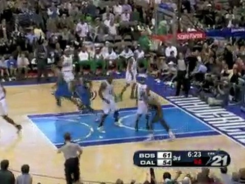 Caron Butler drives to the basket and finishes with an amazi