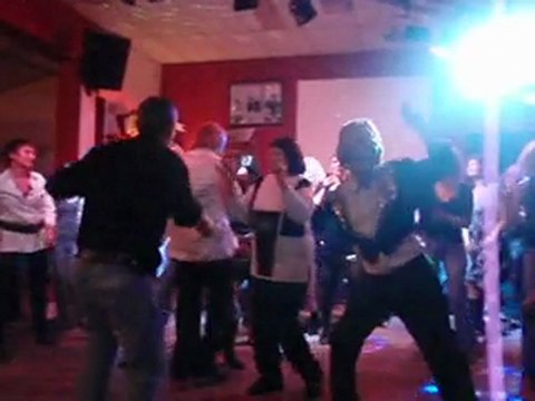 Le sosie de Claude François et ses Clodettes