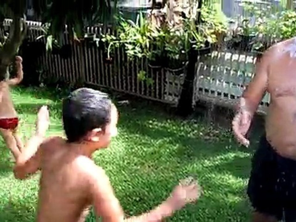 La douche après la piscine - La Réunion - nov 09