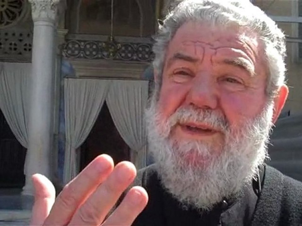 Ο πάτερ Δημήτριος της Μητρόπολης Αθηνών στο cosmo.gr