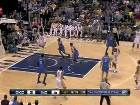 Earl Watson finds Troy Murphy in the paint and he finishes w