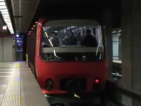 MPL85 : Départ de la station Saxe Gambetta sur la ligne D du métro de Lyon