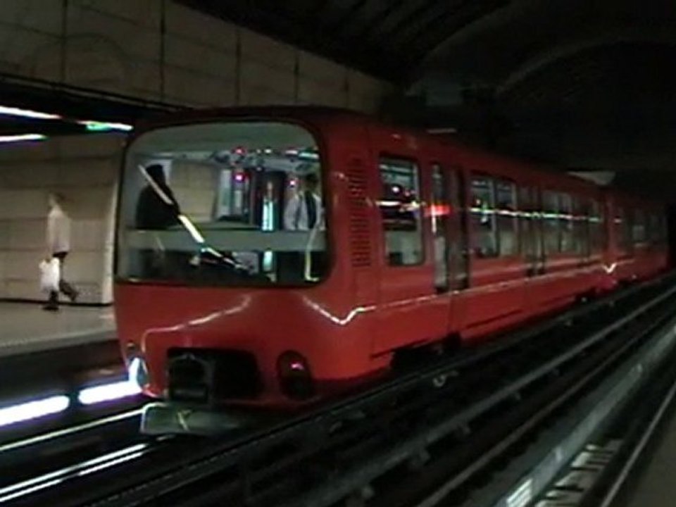 MPL85 : Départ de la station Vieux Lyon sur la ligne D du métro de Lyon