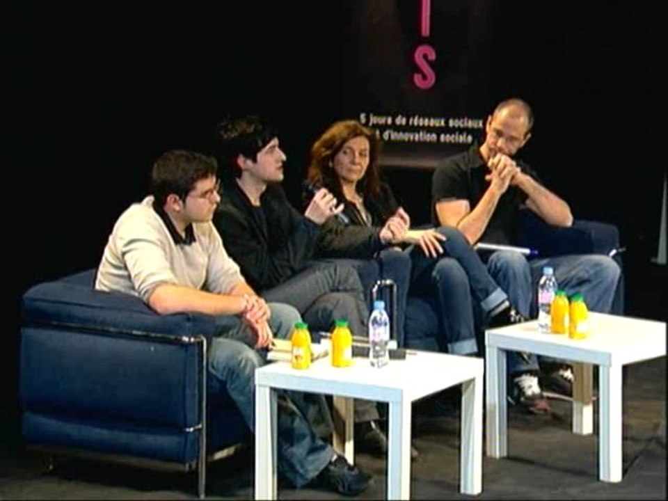 PARIS 2.0. COMMUNICATION 2.0 COMMUNITY MANGEMENT