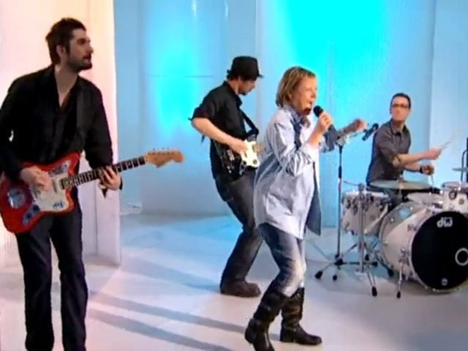 Dorothée : Je suis amoureuse (Live - IDF1 2 ans)