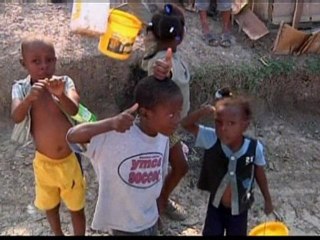 Sean Penn helps Haiti relief effort