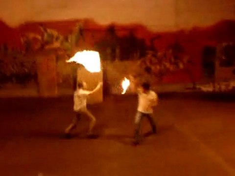 Choré épées de feu enflammées