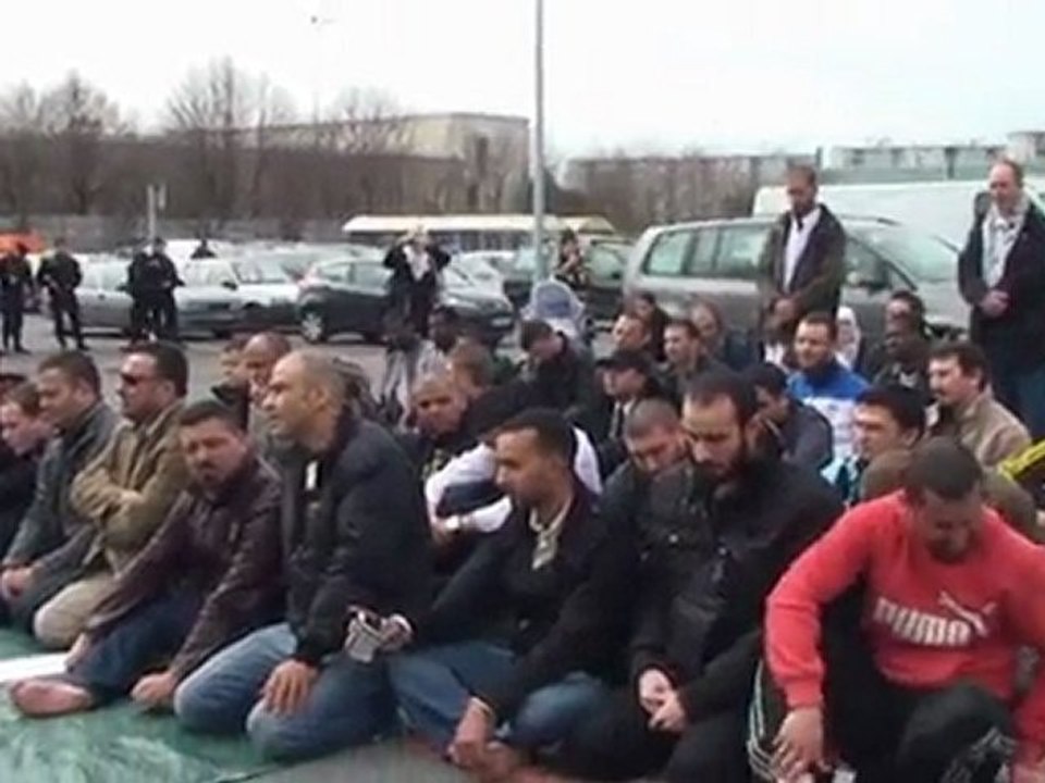 mosqué drancy surplombé de POLICES CRS et compagnie........