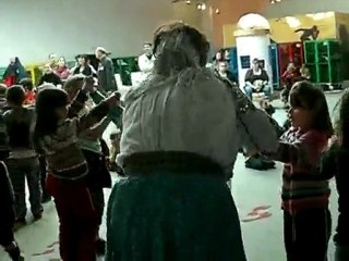 Danse folklorique dans les locaux du Vaisseau