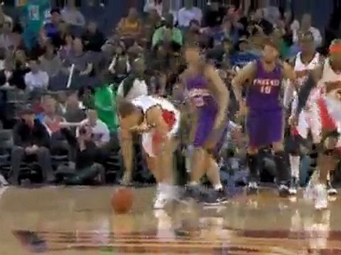Stephen Curry steals the ball from Steve Nash and finds Core