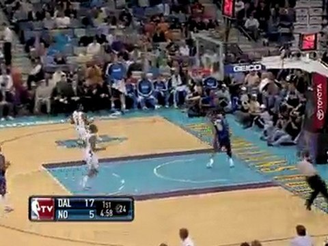 Shawn Marion intercepts the deflected pass from David West a