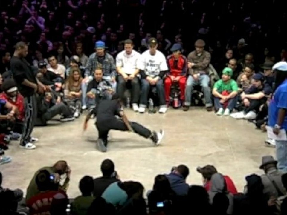 Gassama vs Quensley (first round)