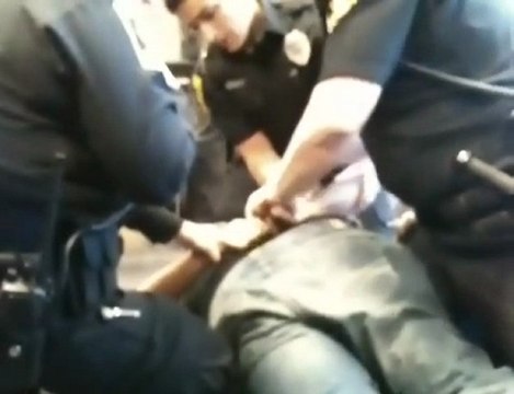 Une étudiante américaine expulsée de cours par la police