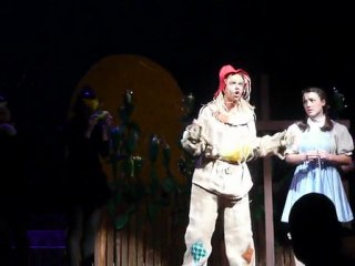 Meg as scarecrow in Wizard of Oz (2)