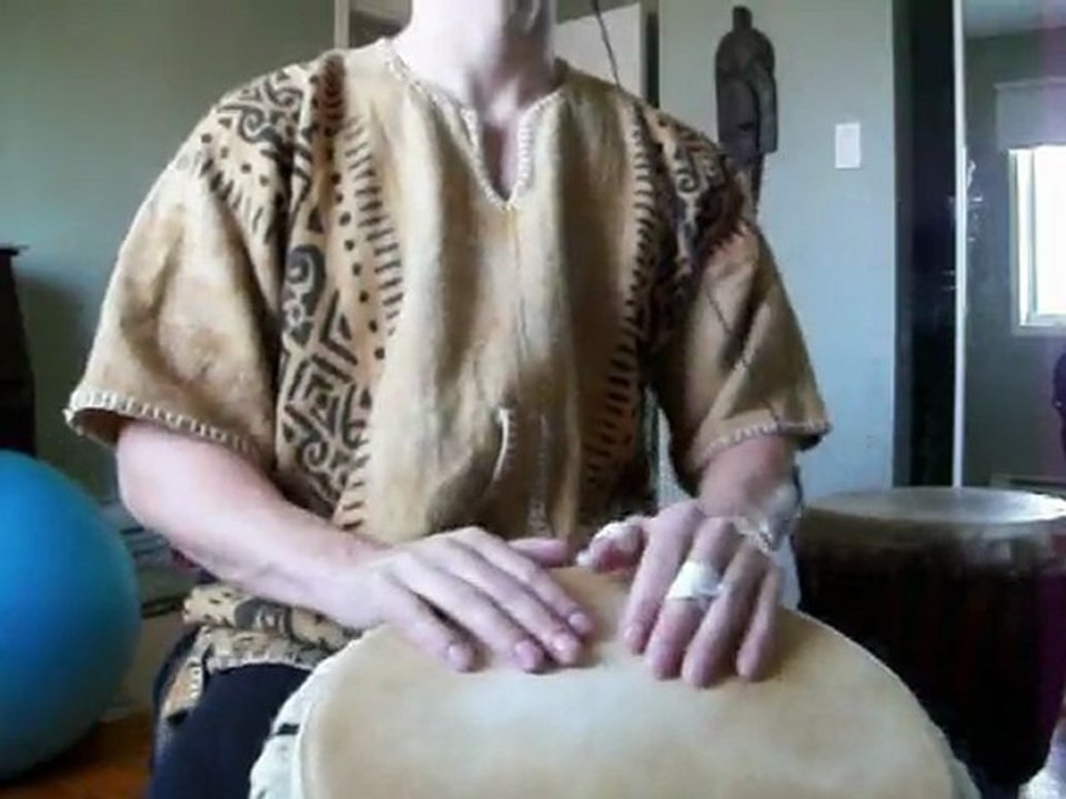 Solo de Djembé sur le rythme Yankadi ( Mamady Keita)