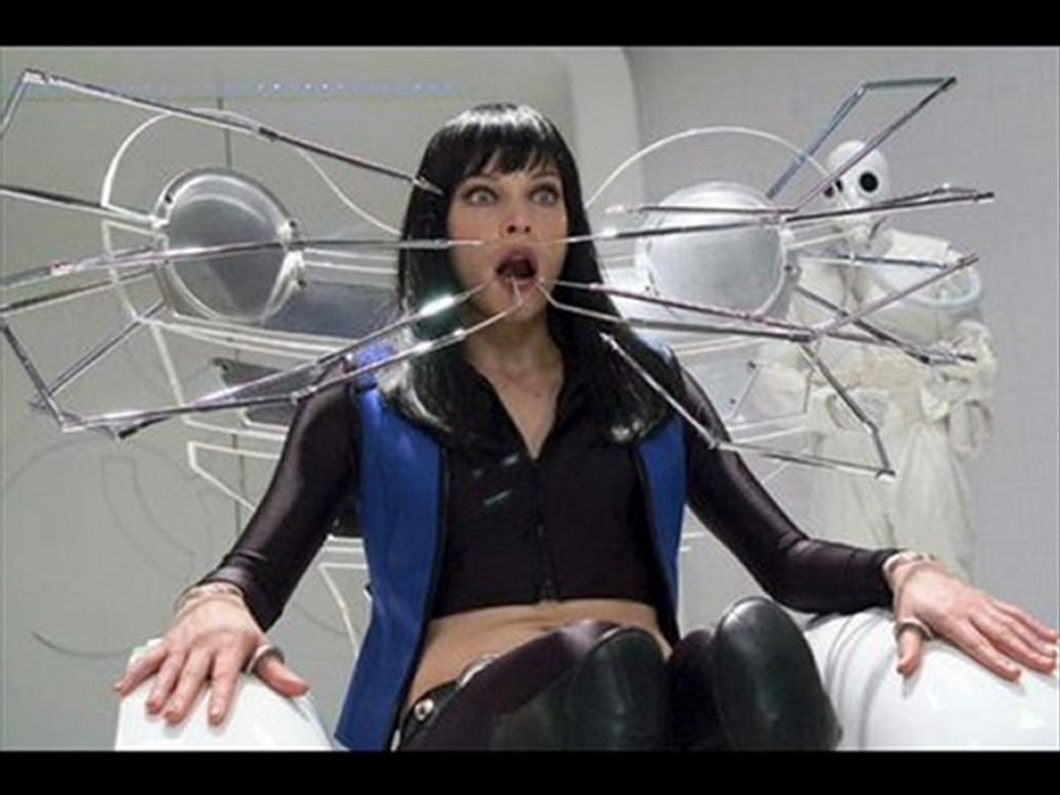 Ultraviolet (2006)  Part 1/13