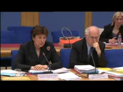 Grippe A : Roselyne Bachelot tente de se justifier