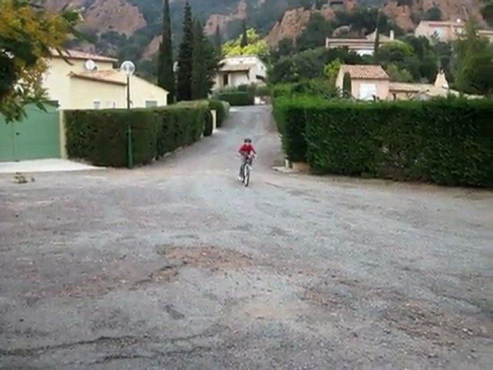 Hippolyte réussit un 180°!