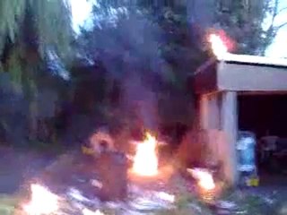 Régis allume un barbecue