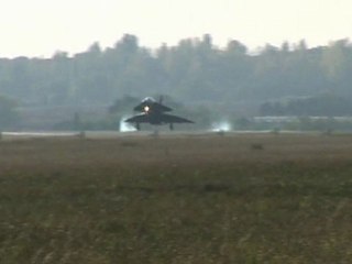 SAAB Sk 37E Viggen : arrivée en vol au musée de l'Air