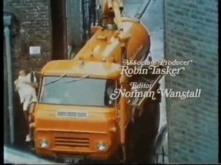 Les Bicyclettes De Belsize (opening credits)