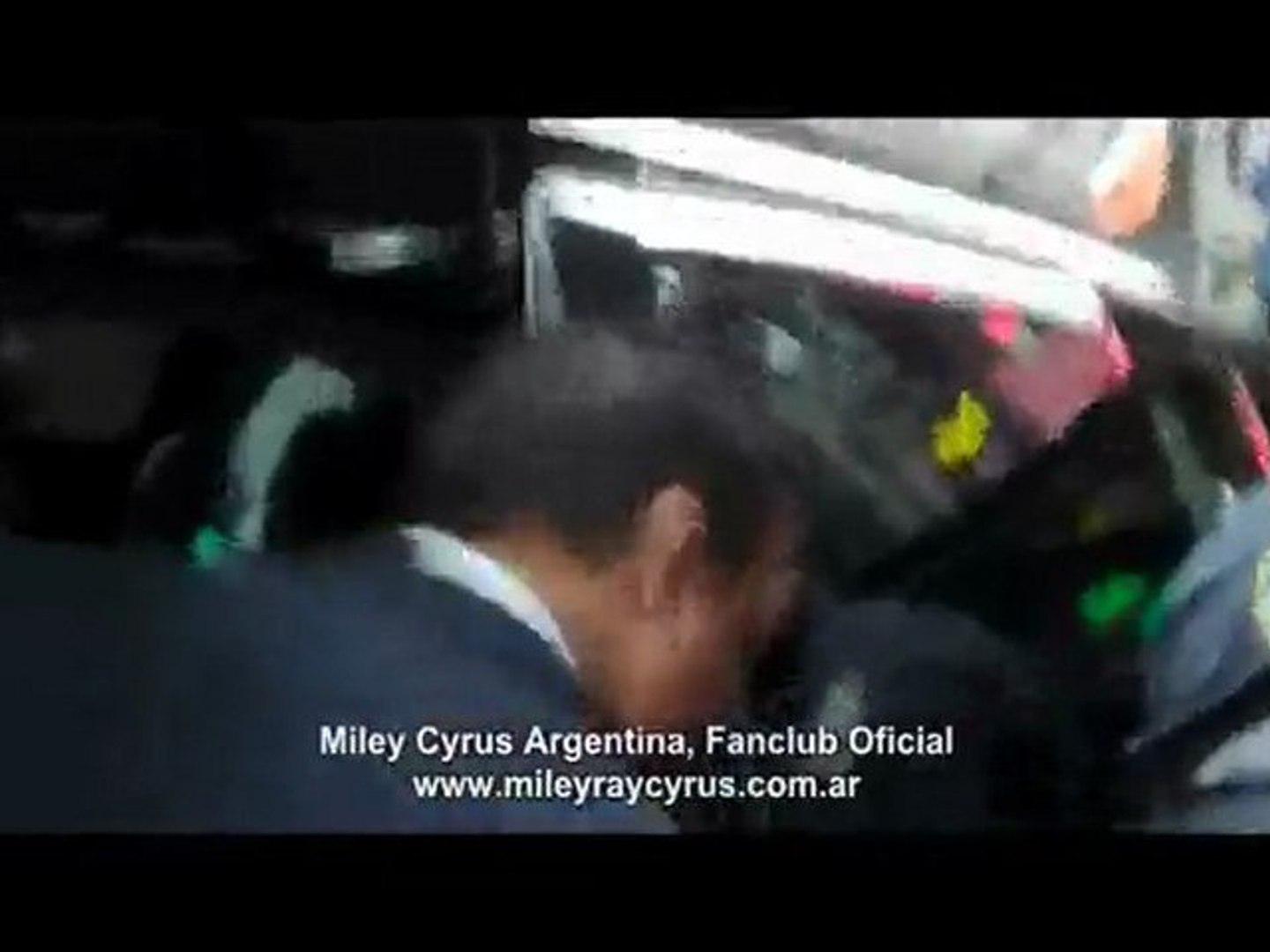 Miley Cyrus - Fans singing to Miley