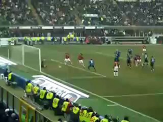 Gol di Kaka durante il derby: curva milanista