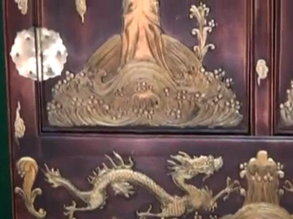 Armoire décorée de dragons - CH08AR0011