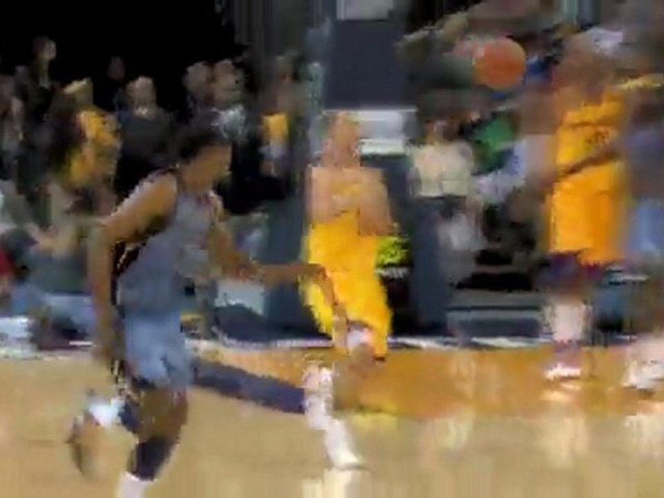 Anthony Tolliver crushing the rim.