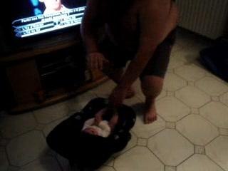 Bébé Lily est une vraie chipie !