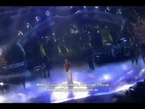 Miley Cyrus - When I Look At You - American Idol Performance