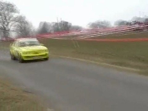 Dérapage de la voiture d essai du rallye Baldomérien 2010