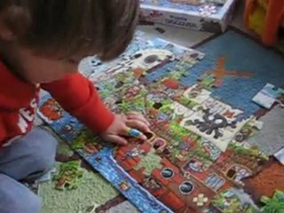 Amaury fait son puzzle