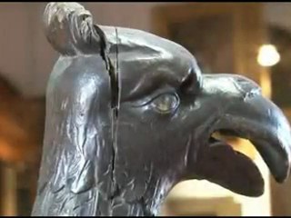 Beaux objets : l'Aigle lutrin