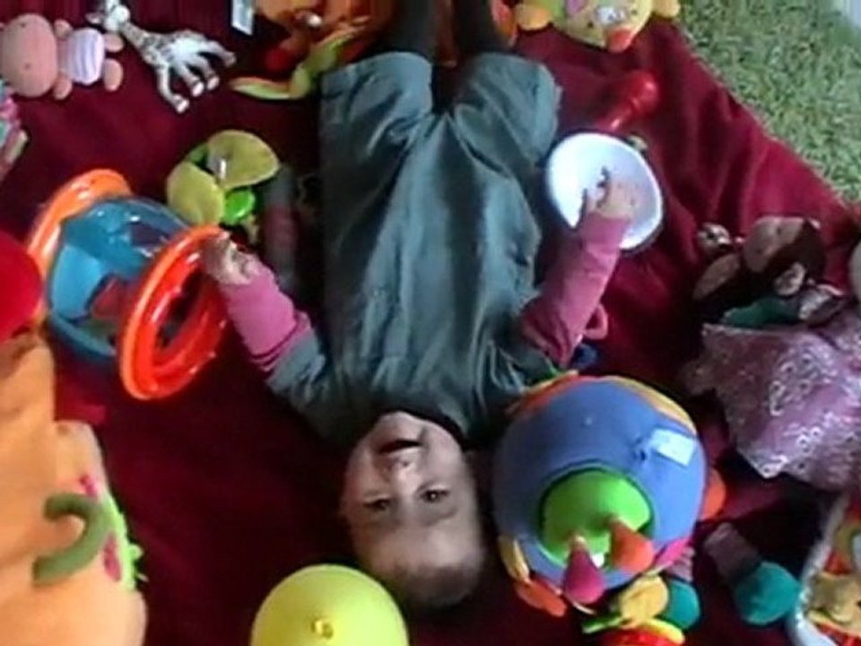 25 mars: au milieu de ses jouets