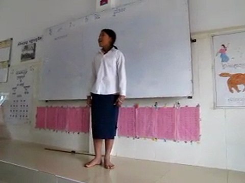 Fin: les élèves de Sambath chantent. Battambang – Cambodge