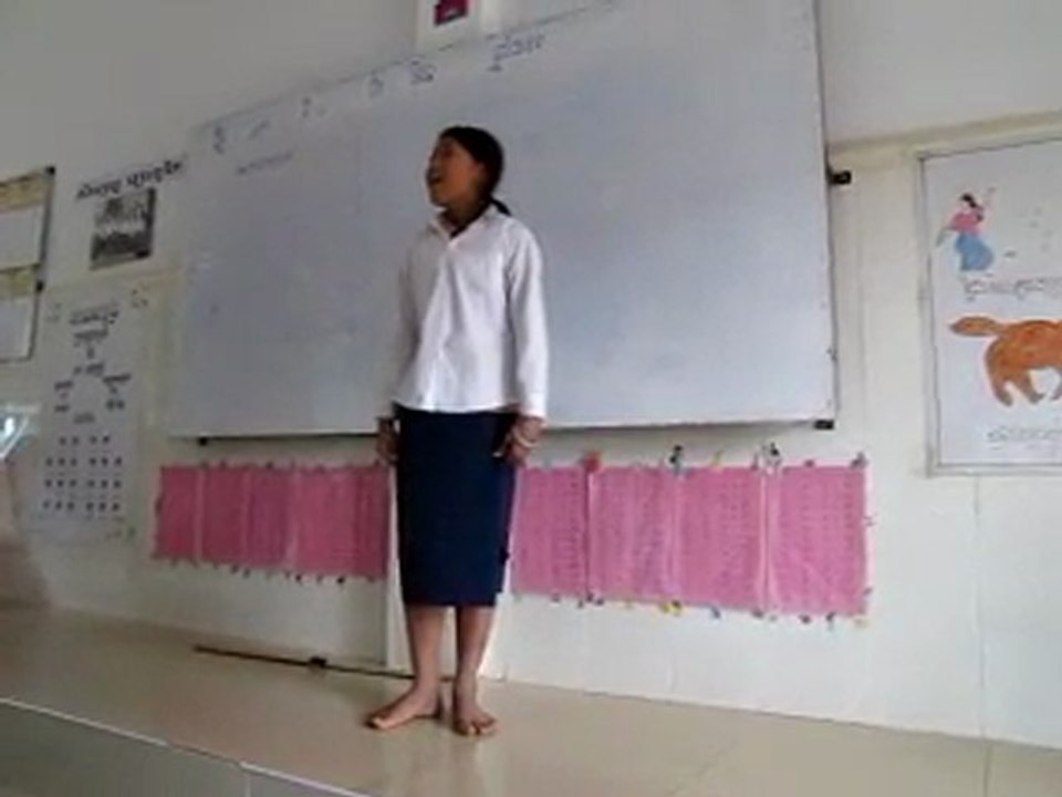 Fin: les élèves de Sambath chantent. Battambang – Cambodge